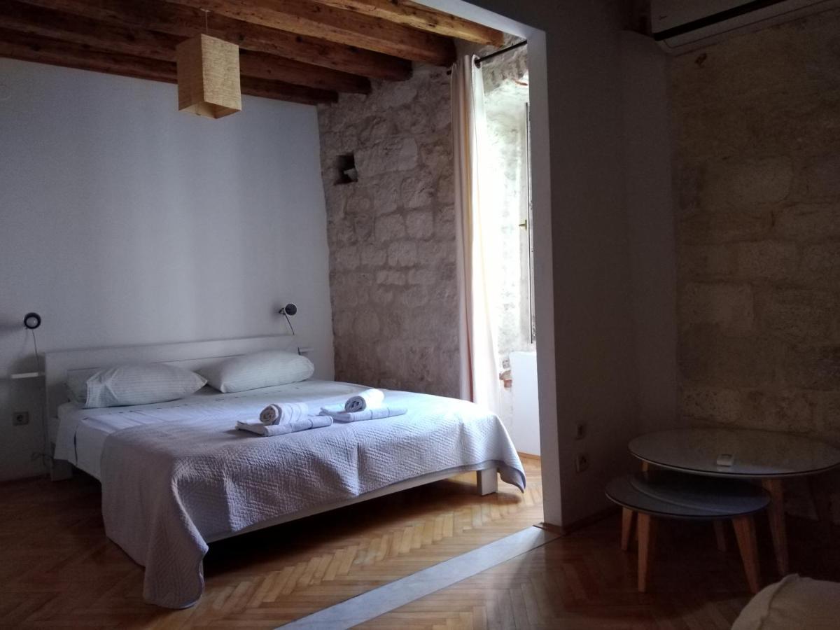 Rooms Livia Trogir Buitenkant foto