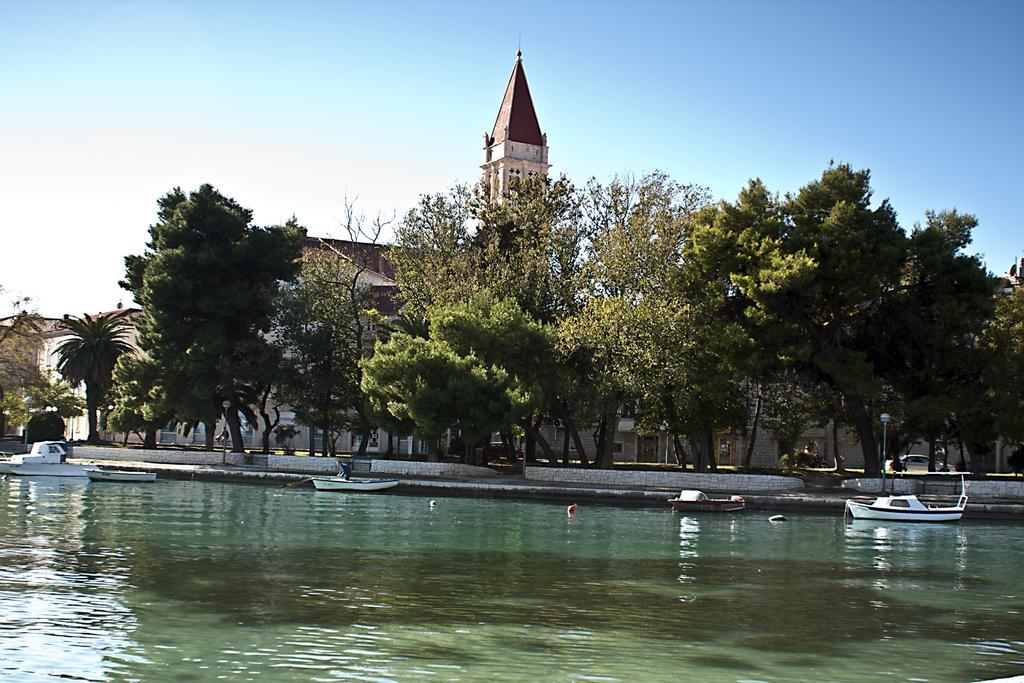 Rooms Livia Trogir Buitenkant foto