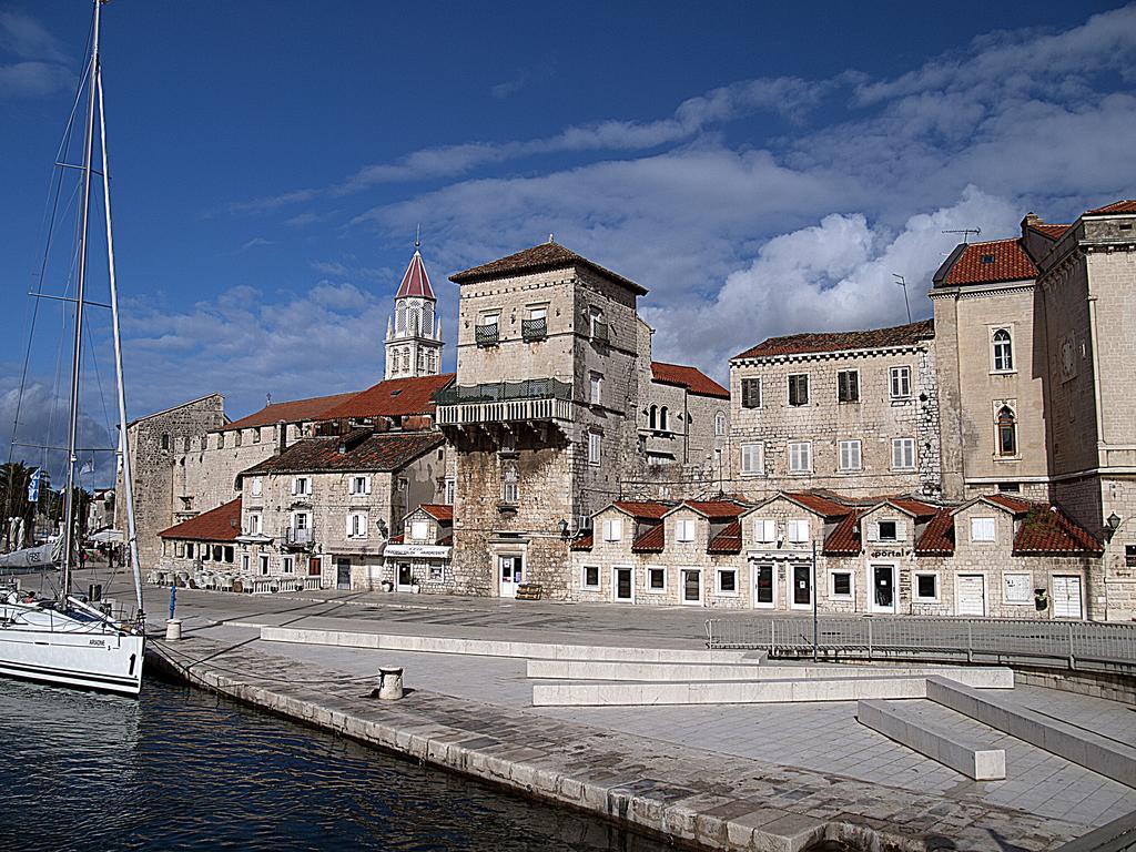 Rooms Livia Trogir Buitenkant foto