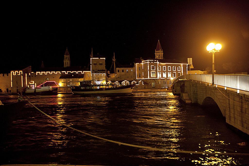 Rooms Livia Trogir Buitenkant foto