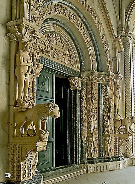 Rooms Livia Trogir Buitenkant foto
