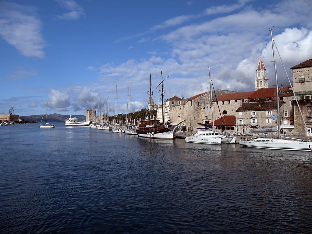 Rooms Livia Trogir Buitenkant foto