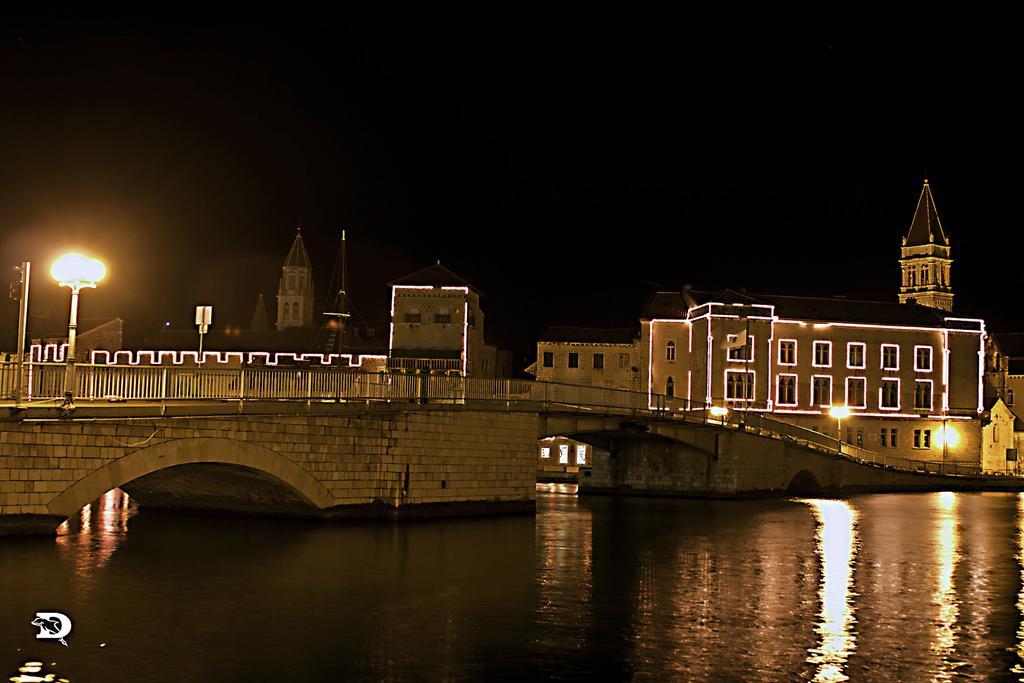 Rooms Livia Trogir Buitenkant foto