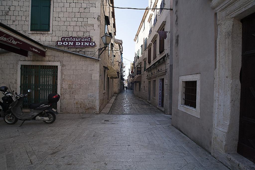 Rooms Livia Trogir Buitenkant foto