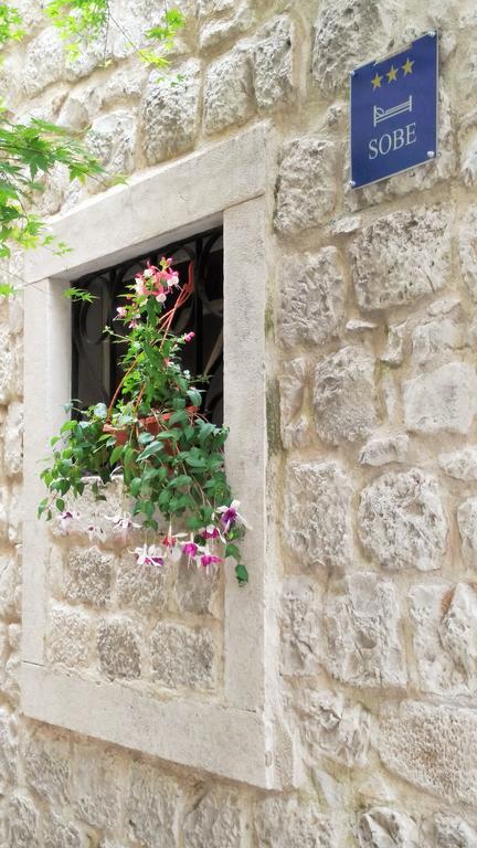 Rooms Livia Trogir Buitenkant foto
